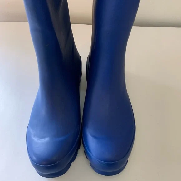 Henri Bendel Blue Rubber Rain Boots Wellies, 8 - Picture 5 of 14